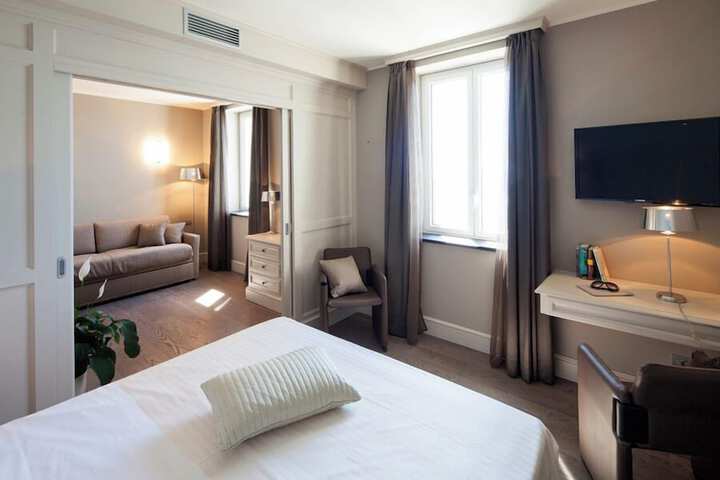 Room 28 of 79