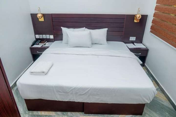 Room 8 of 23