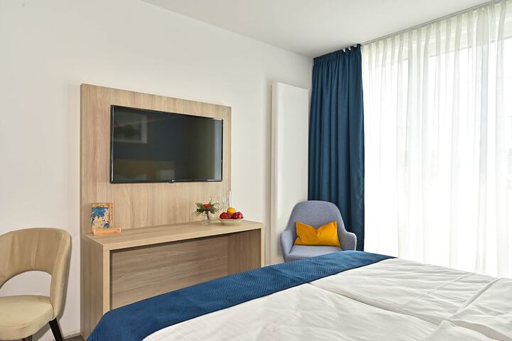 Room 4 of 13