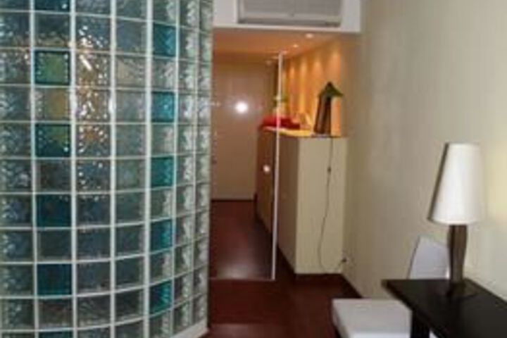 Room 17 of 27