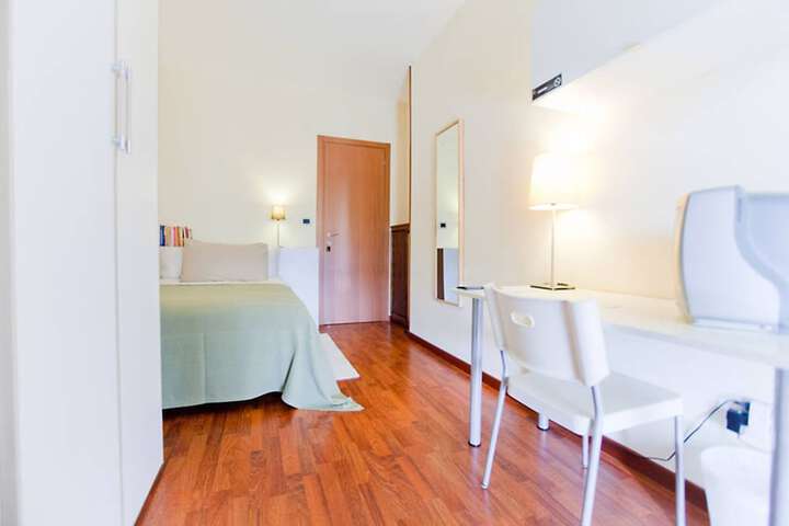 Room 4 of 52