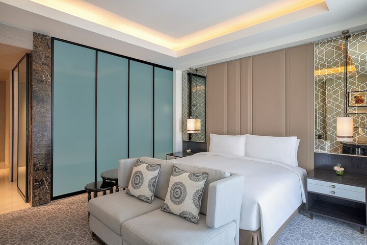 Room 25 of 151