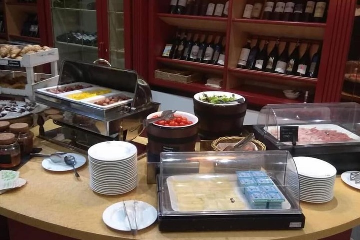 Dining 52 of 65