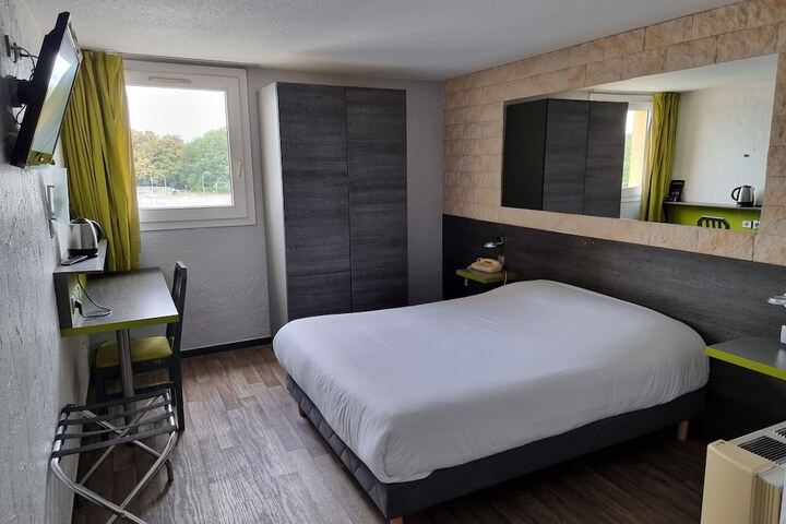 Room 5 of 32