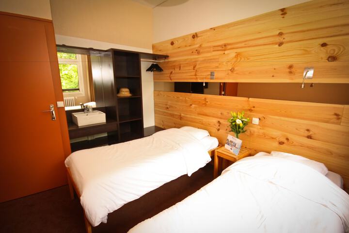 Room 4 of 71