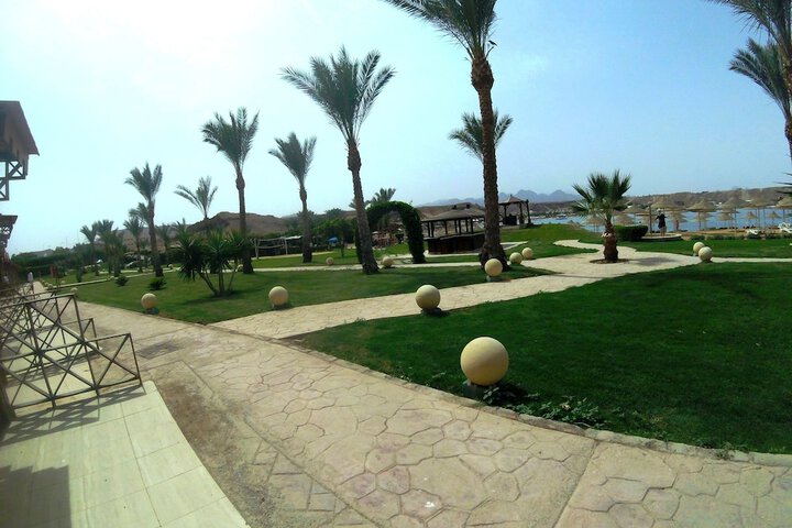 Hotel Exterior 40 of 47