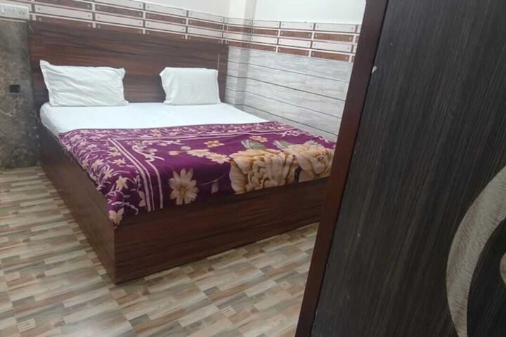 Room 8 of 15