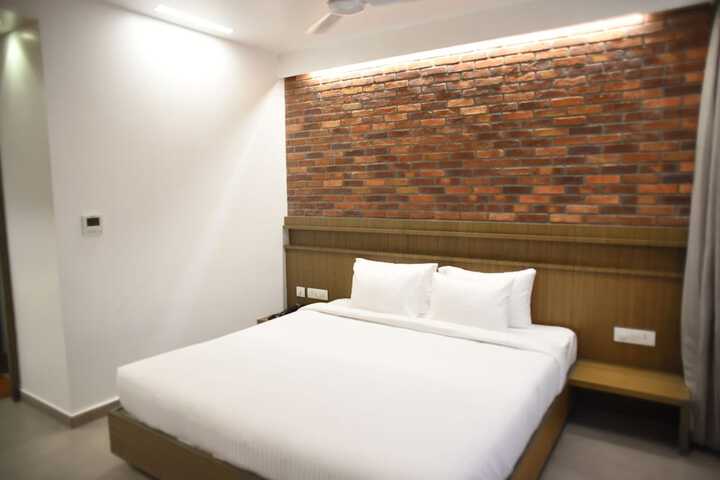 Room 8 of 14