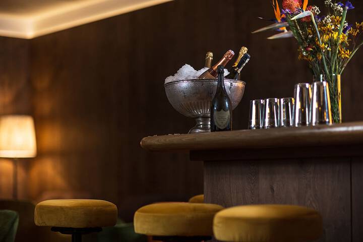 Lounge 57 of 71