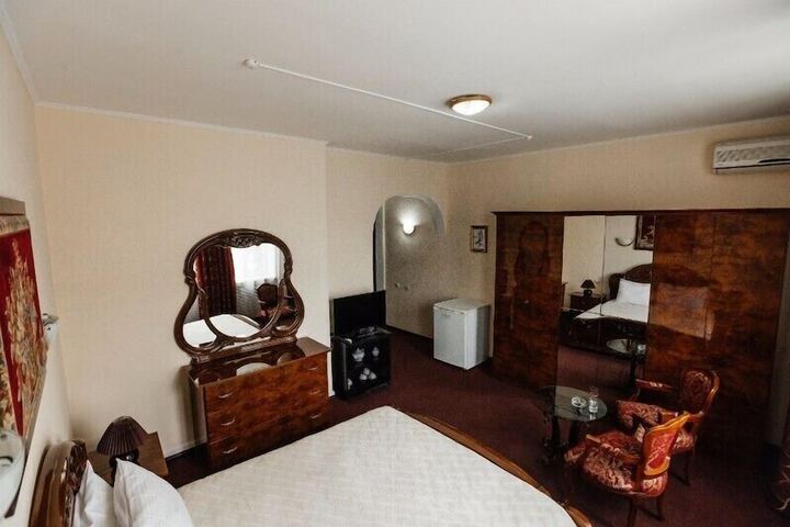 Room 15 of 44