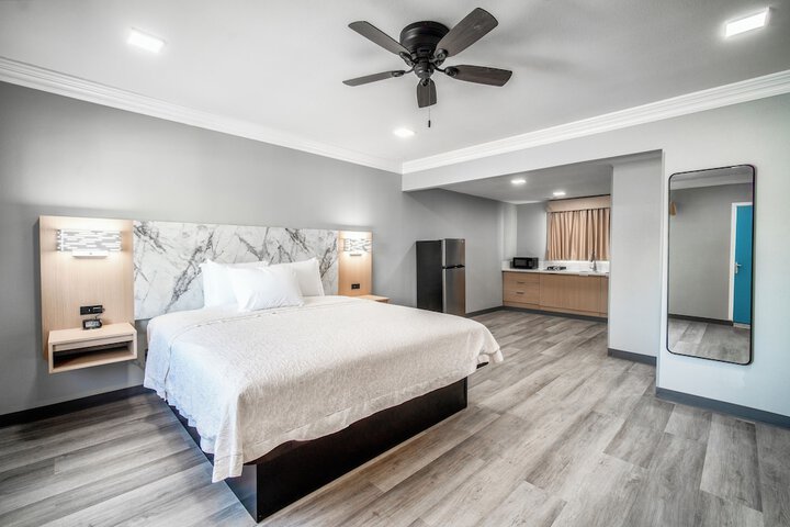 Room 4 of 46