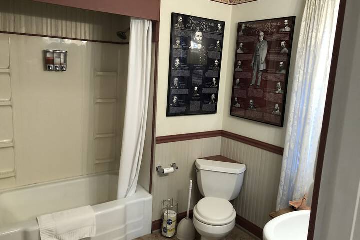 Room 25 of 32