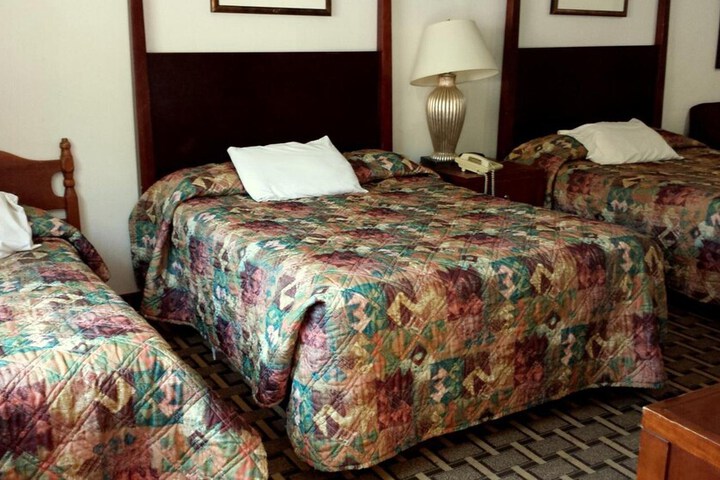 Room 10 of 26