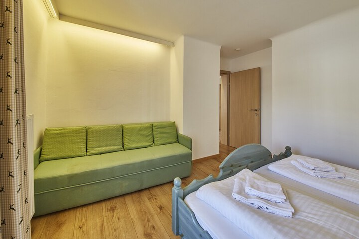 Room 5 of 76