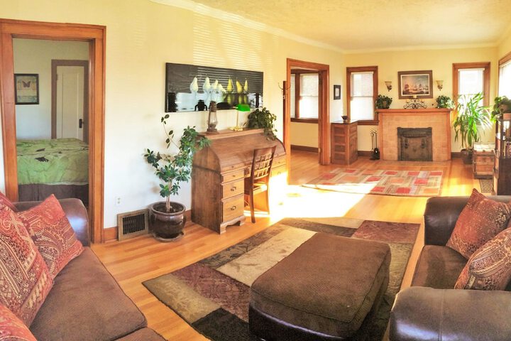 Room 11 of 19