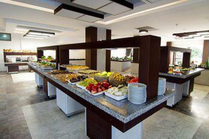 restaurant cafeteria