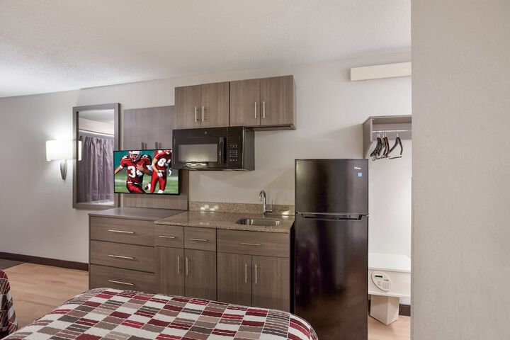 Standard Room, King or Two Doubles (1 of 9)