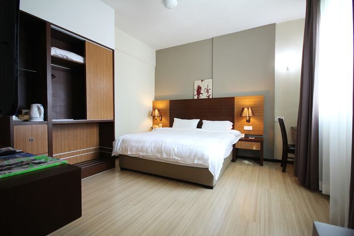 Room 8 of 31