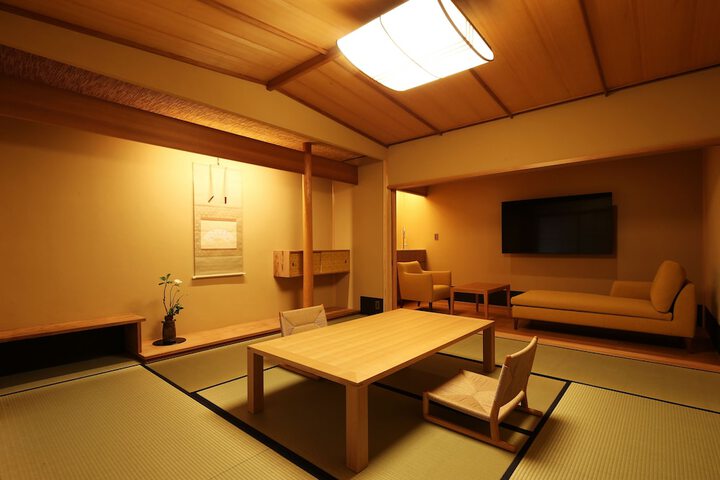 Room 16 of 68