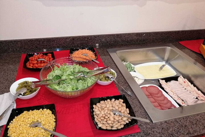 Dining 31 of 45