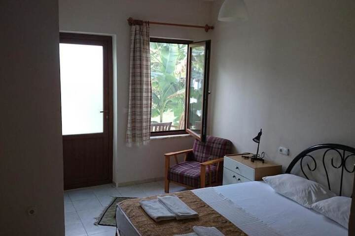 Room 4 of 61
