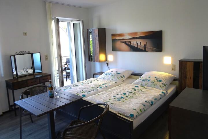 Room 3 of 442