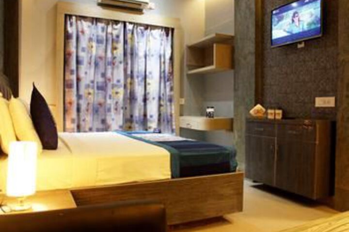 Room 10 of 28