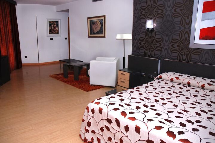 Room 7 of 37