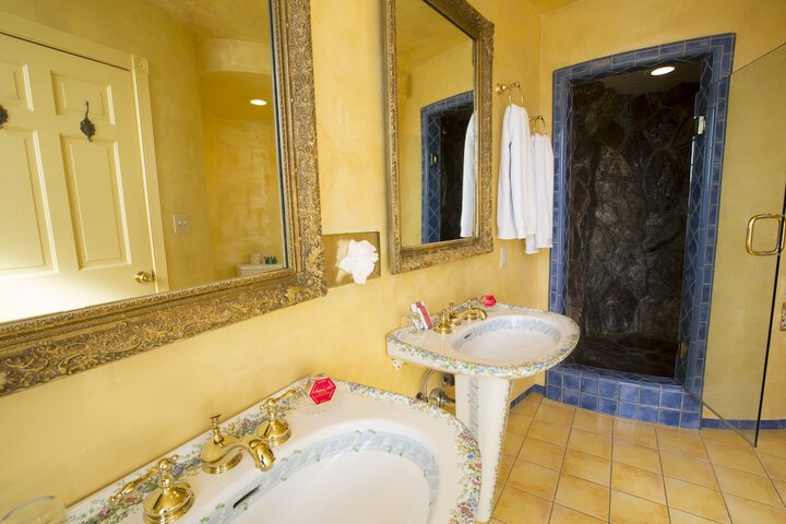 Bathroom sink