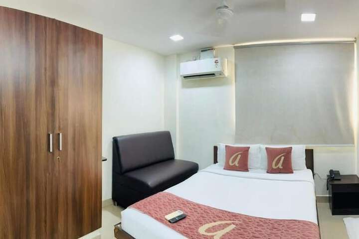 Room 8 of 27