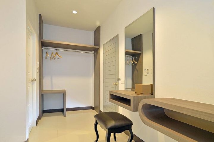 Room 12 of 24
