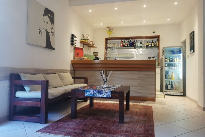 Lounge 54 of 62