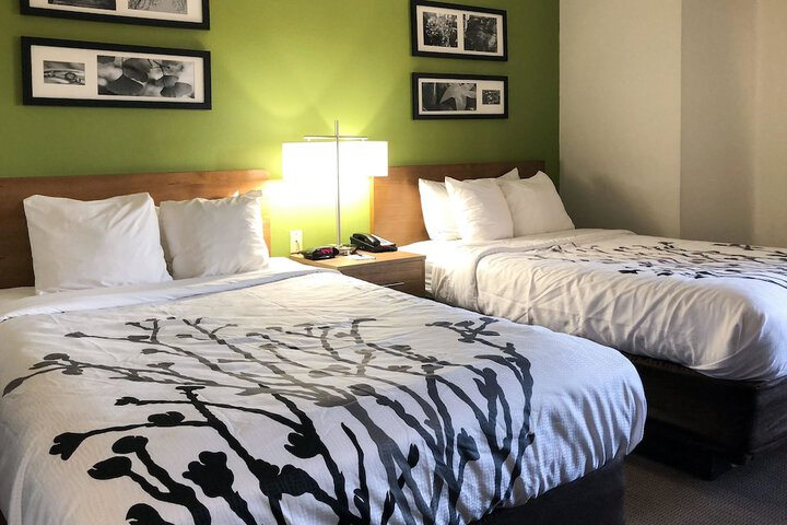 1 Double Bed Accessible (5 of 12)