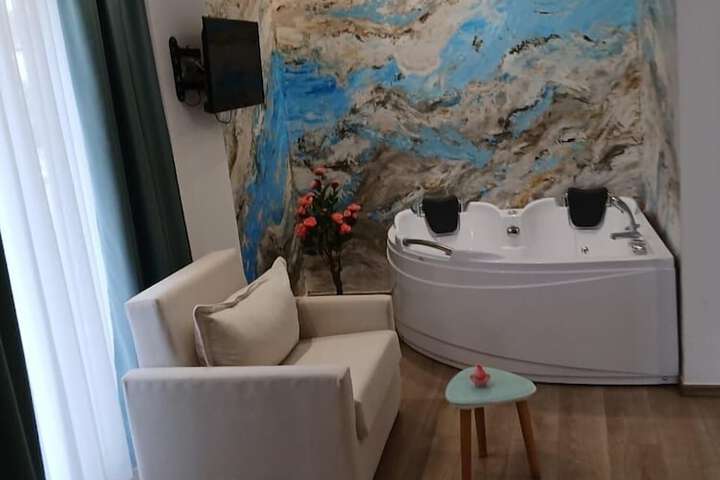 Room 45 of 191