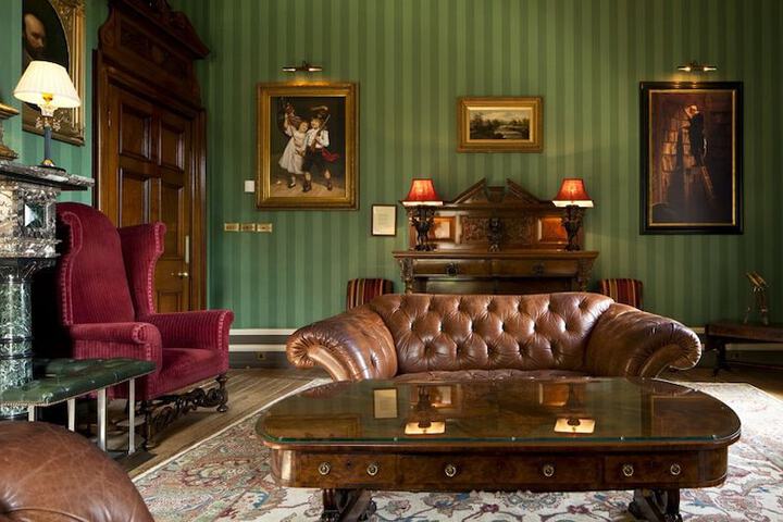 Lounge 105 of 137