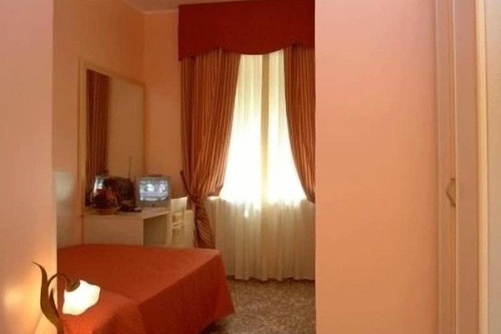 Room 8 of 52