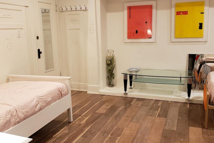 Room 21 of 27