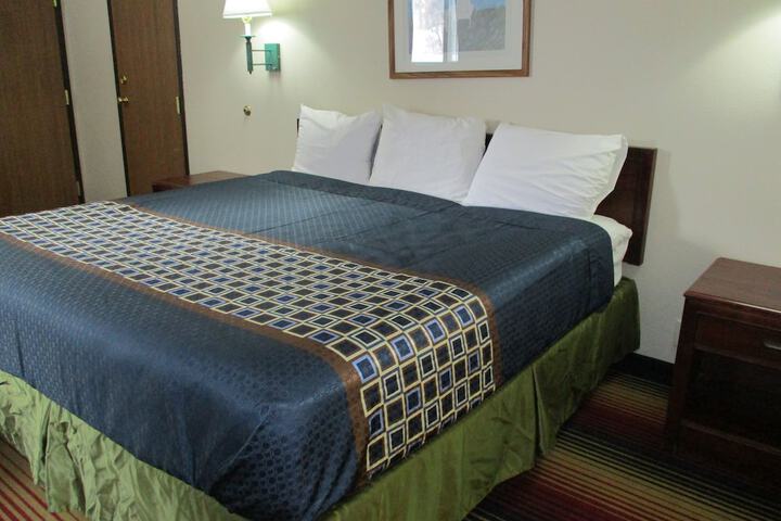 1 King Bed (8 of 15)