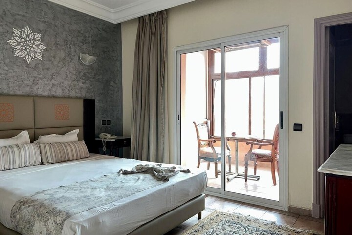 Room 8 of 10