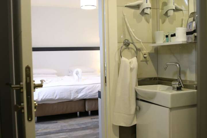 Room 54 of 78