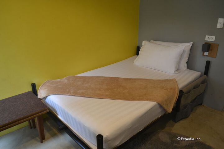 Room 10 of 38