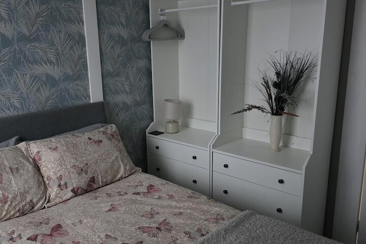 Room 4 of 16