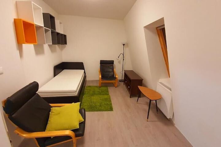 Room 53 of 89