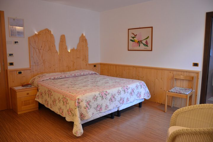 Room 8 of 68
