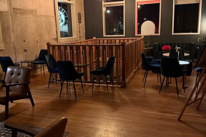 Lounge 144 of 153