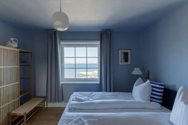 Room 28 of 63