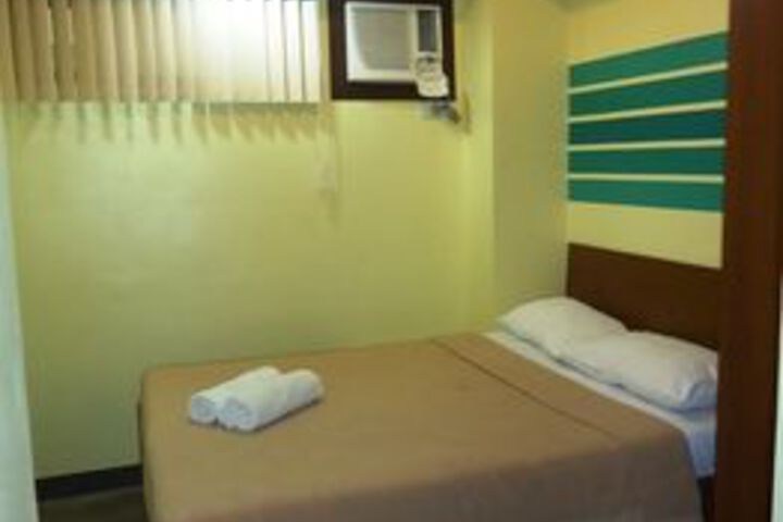 Room 5 of 9