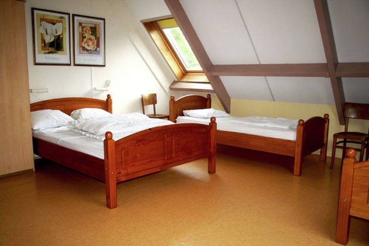 Room 4 of 42