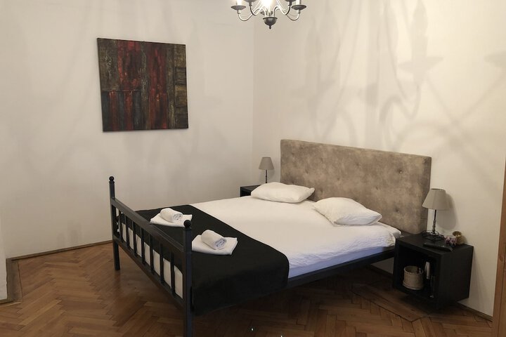 Room 12 of 32