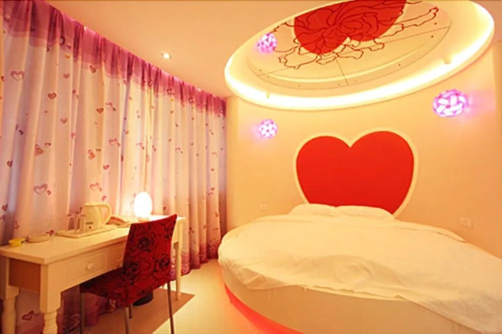 Room 2 of 11